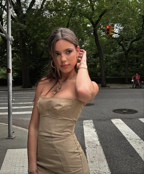 Naakte gelekte OnlyFans-foto van Ella Mendelsohn