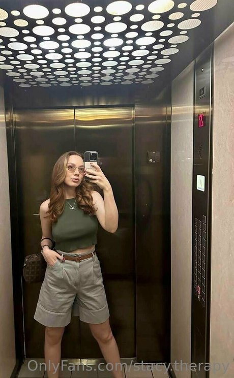 Naakte gelekte OnlyFans-foto van Stacytherapy