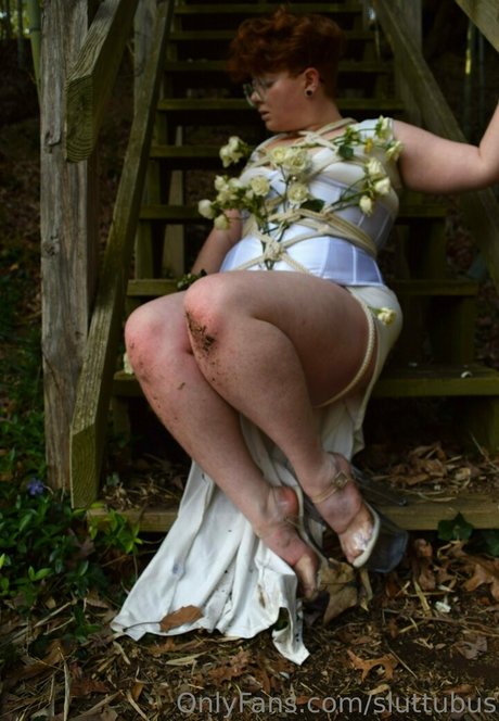 Naakte gelekte OnlyFans-foto van Sluttubus