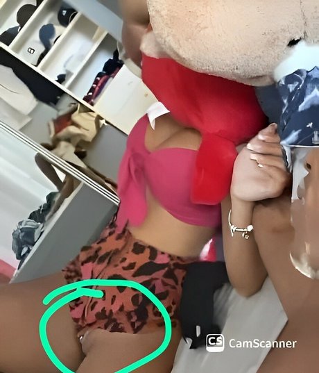 Naakte gelekte OnlyFans-foto van Rafaela Moreira