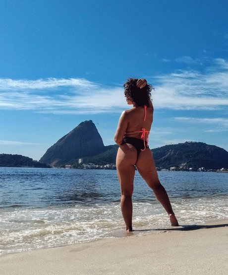 Naakte gelekte OnlyFans-foto van Rafaela Moreira