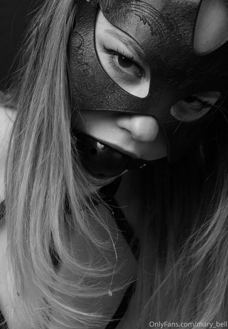 Naakte gelekte OnlyFans-foto van Mary Bell