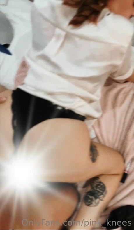 Naakte gelekte OnlyFans-foto van Pinkknees