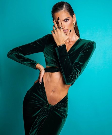 Izabel Goulart