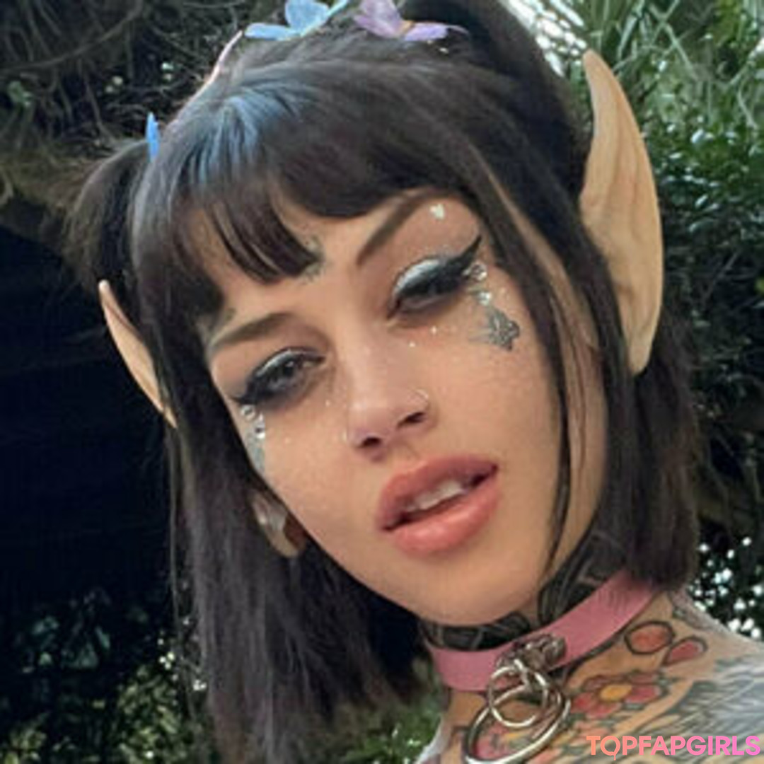 Naakte gelekte OnlyFans-foto van Thecottagecoredoll #8