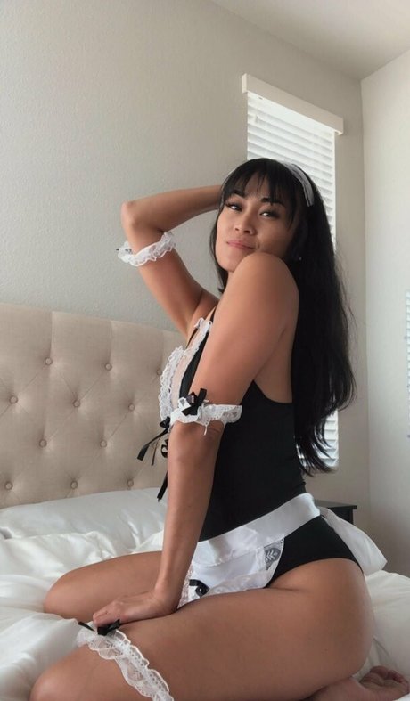 Naakte gelekte OnlyFans-foto van Sunshinesina