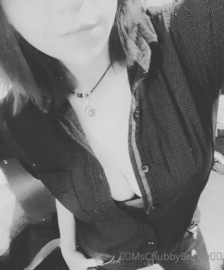 Naakte gelekte OnlyFans-foto van Mschubbybunny