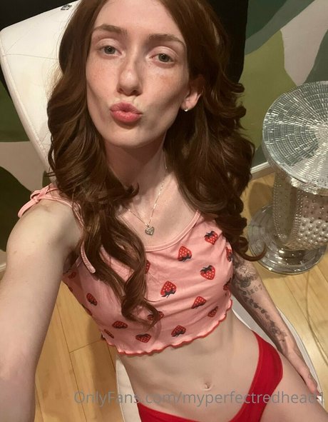 Naakte gelekte OnlyFans-foto van Myperfectredhead1
