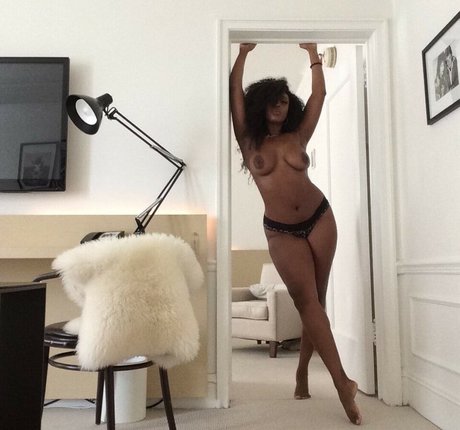 Naakte gelekte OnlyFans-foto van Tyomi Morgan