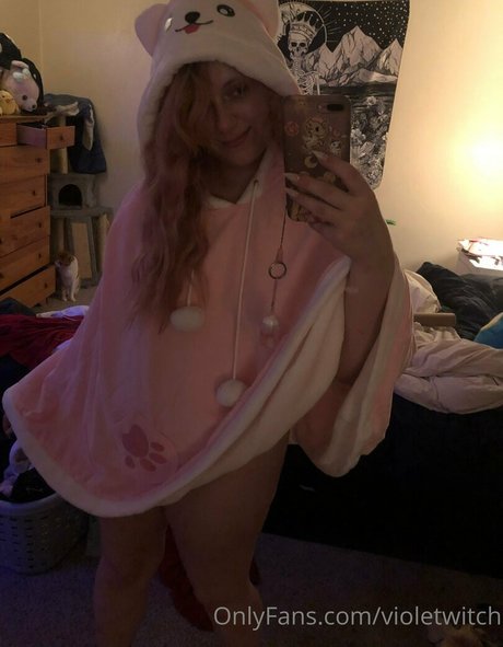 Naakte gelekte OnlyFans-foto van Violetwitchcosplay