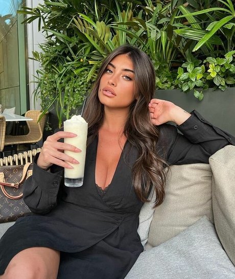 Naakte gelekte OnlyFans-foto van Rita Esposito