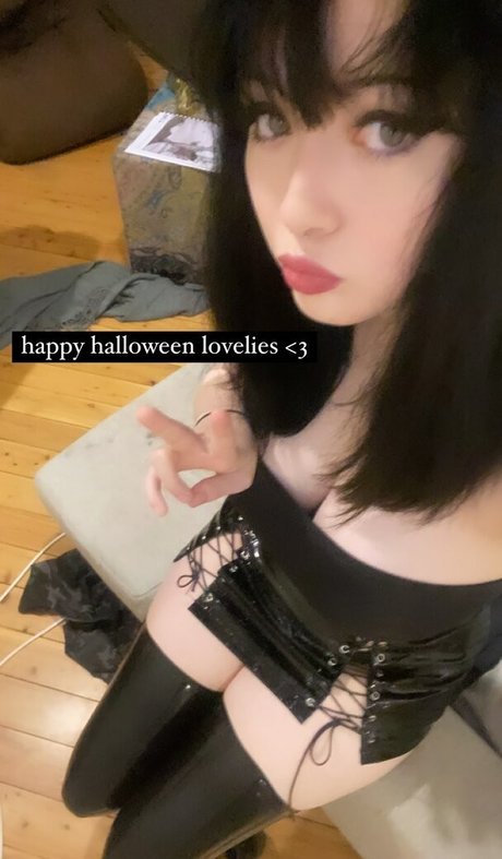 Naakte gelekte OnlyFans-foto van Em0wannab