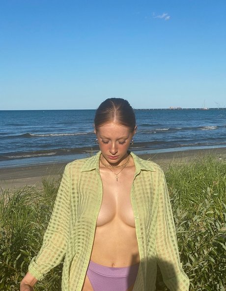 Naakte gelekte OnlyFans-foto van Madeline Ford