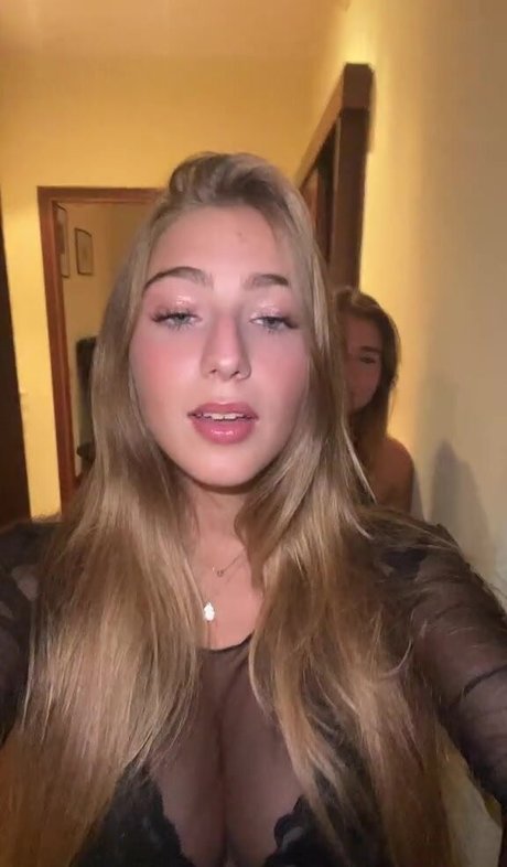 Naakte gelekte OnlyFans-foto van Francesca Salerno