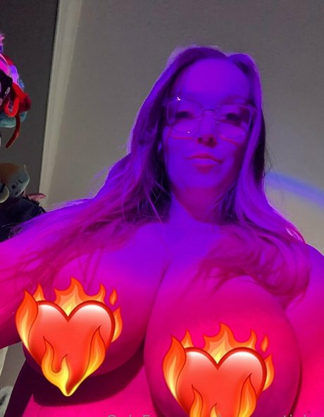 Naakte gelekte OnlyFans-foto van Curvycutiexo