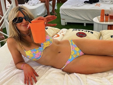 Naakte gelekte OnlyFans-foto van Va Sntina