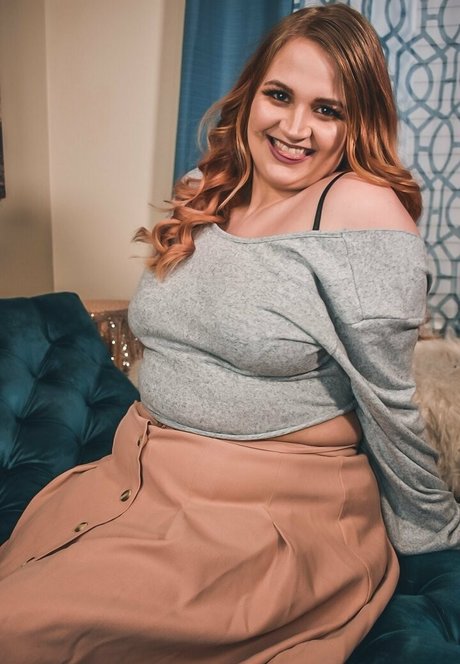 Naakte gelekte OnlyFans-foto van Kinkycurvykat