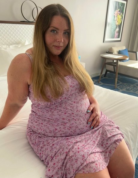 Naakte gelekte OnlyFans-foto van Bbwpeachypop