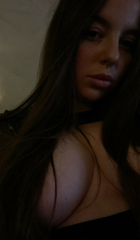 Naakte gelekte OnlyFans-foto van Annanyzovaya
