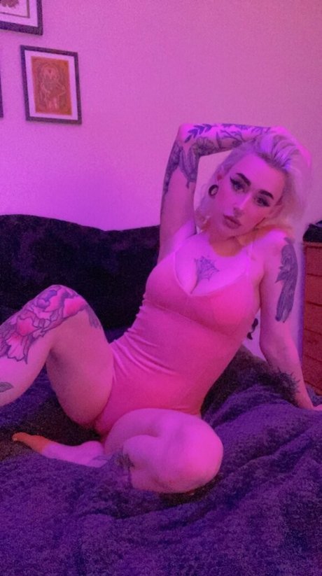 Naakte gelekte OnlyFans-foto van Mehdanni