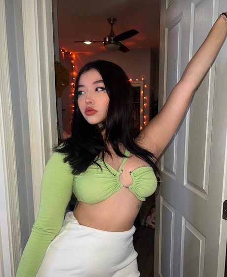 Naakte gelekte OnlyFans-foto van Alexaisobell