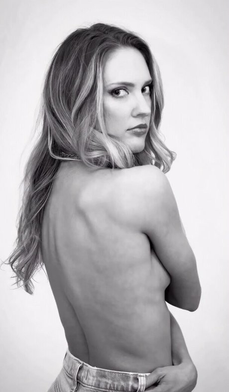Naakte gelekte OnlyFans-foto van Ciara Hanna