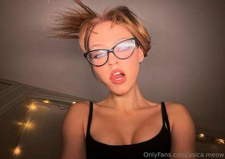 Naakte gelekte OnlyFans-foto van Asicameow