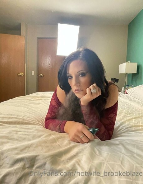Naakte gelekte OnlyFans-foto van Hotwifebrookeblaze