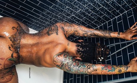 Naakte gelekte OnlyFans-foto van Itsjustrocky