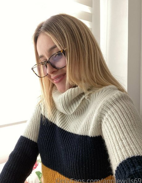 Naakte gelekte OnlyFans-foto van Anniewillfree