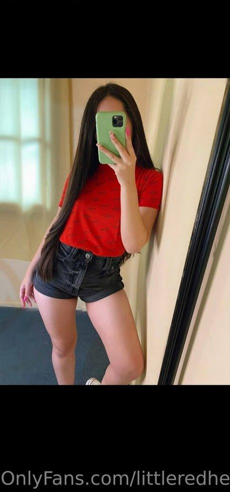 Naakte gelekte OnlyFans-foto van Littleredheadi