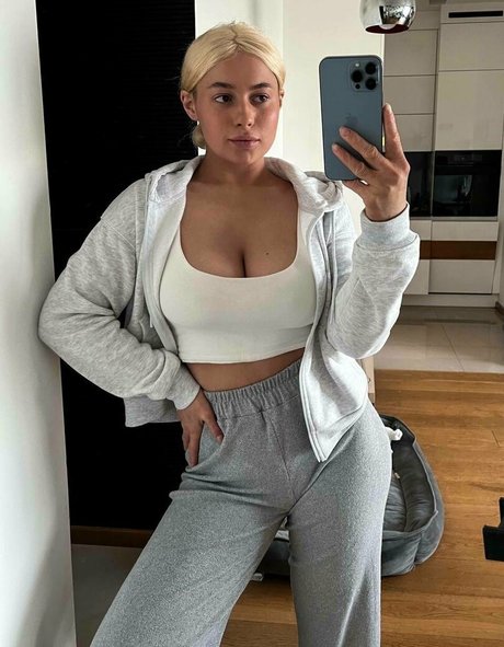 Naakte gelekte OnlyFans-foto van Loyrifree