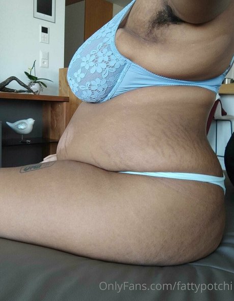 Naakte gelekte OnlyFans-foto van Fattypotchi