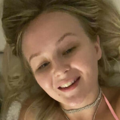 Naakte gelekte OnlyFans-foto van Natalia Queen