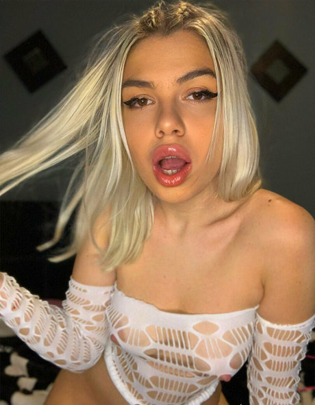 Naakte gelekte OnlyFans-foto van Elsakroes
