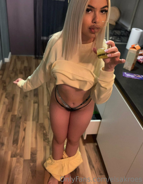 Naakte gelekte OnlyFans-foto van Elsakroes