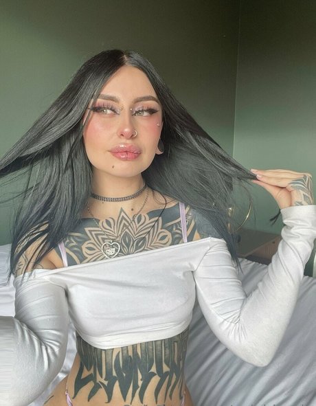Naakte gelekte OnlyFans-foto van Badkittymia