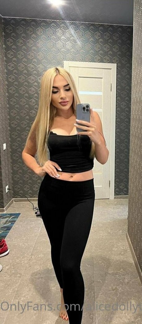 Naakte gelekte OnlyFans-foto van Alicedollyua