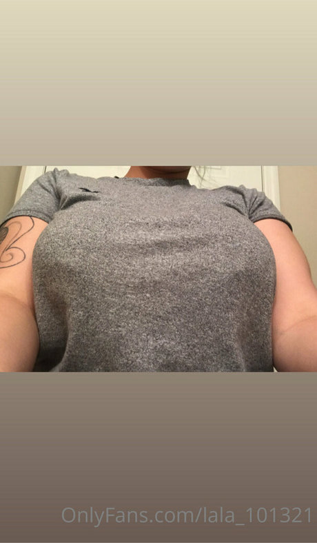 Naakte gelekte OnlyFans-foto van Lala101321
