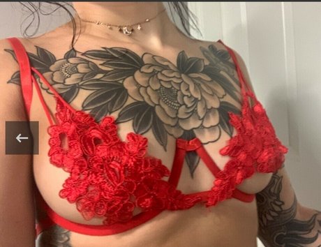 Naakte gelekte OnlyFans-foto van Kristina May