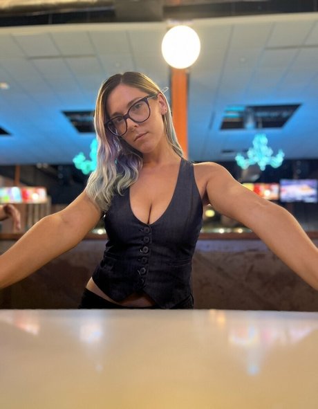 Naakte gelekte OnlyFans-foto van Christie Skylar