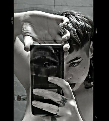 Naakte gelekte OnlyFans-foto van Hitetas