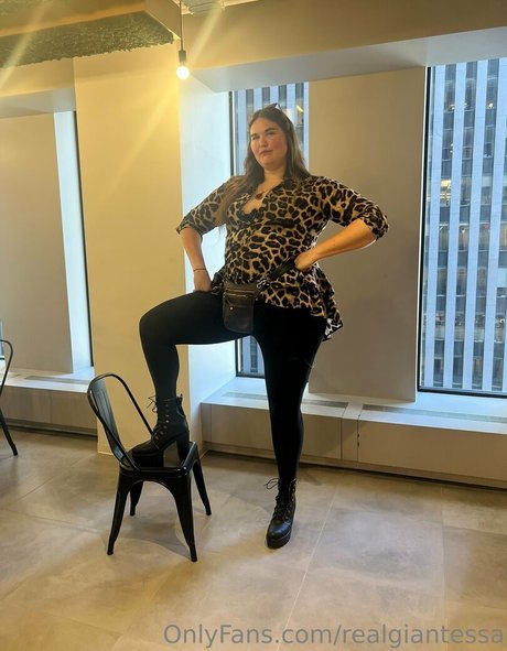 Naakte gelekte OnlyFans-foto van Realgiantessa