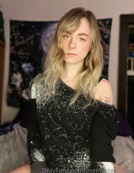 Naakte gelekte OnlyFans-foto van Melmoonflower