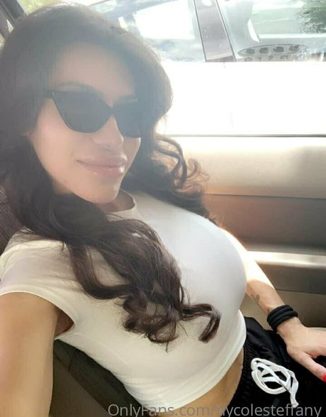 Naakte gelekte OnlyFans-foto van Nycolesteffany