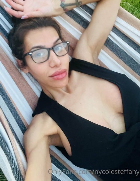 Naakte gelekte OnlyFans-foto van Nycolesteffany