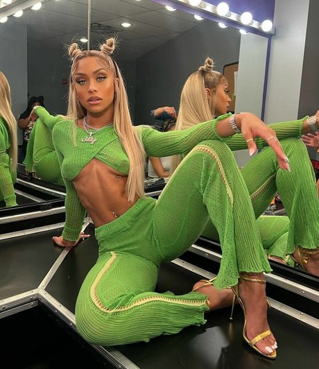 Naakte gelekte OnlyFans-foto van Jilly Anais