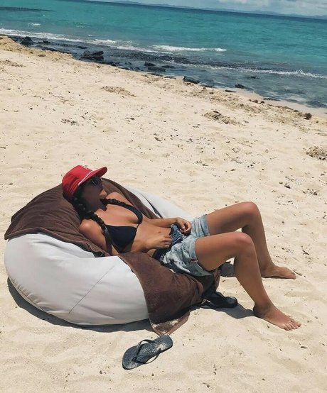 Naakte gelekte OnlyFans-foto van Rhiannon Fish