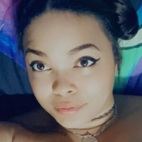 Naakte gelekte OnlyFans-foto van Thequeenceline