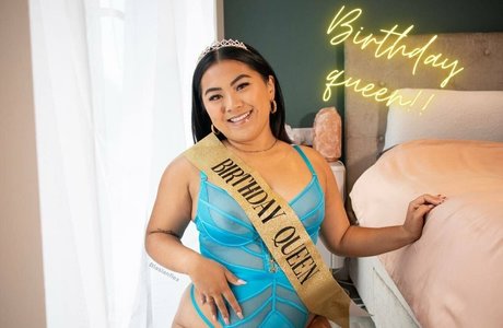 Naakte gelekte OnlyFans-foto van Isisbisexual